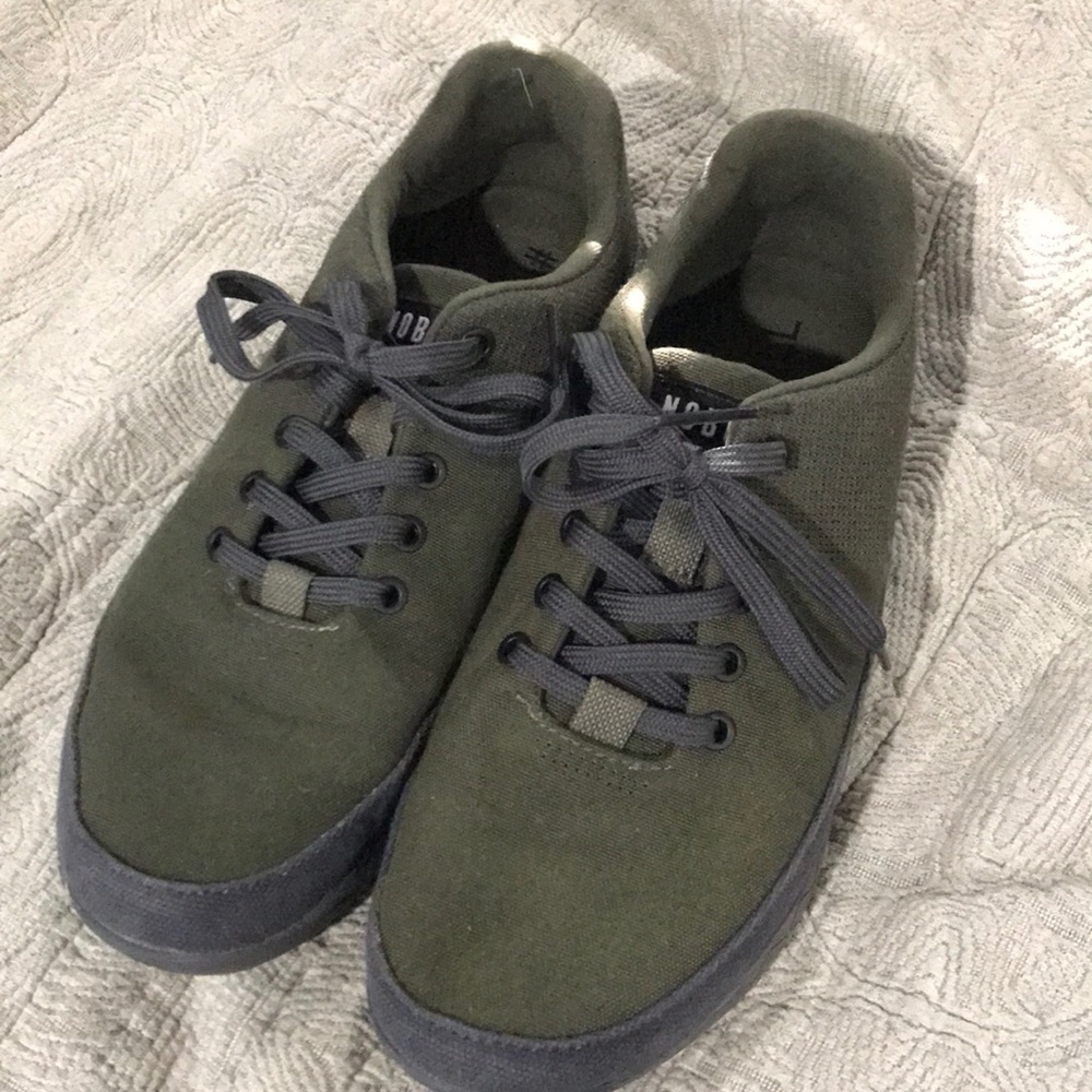 Men’s 9 NoBull tennis shoes